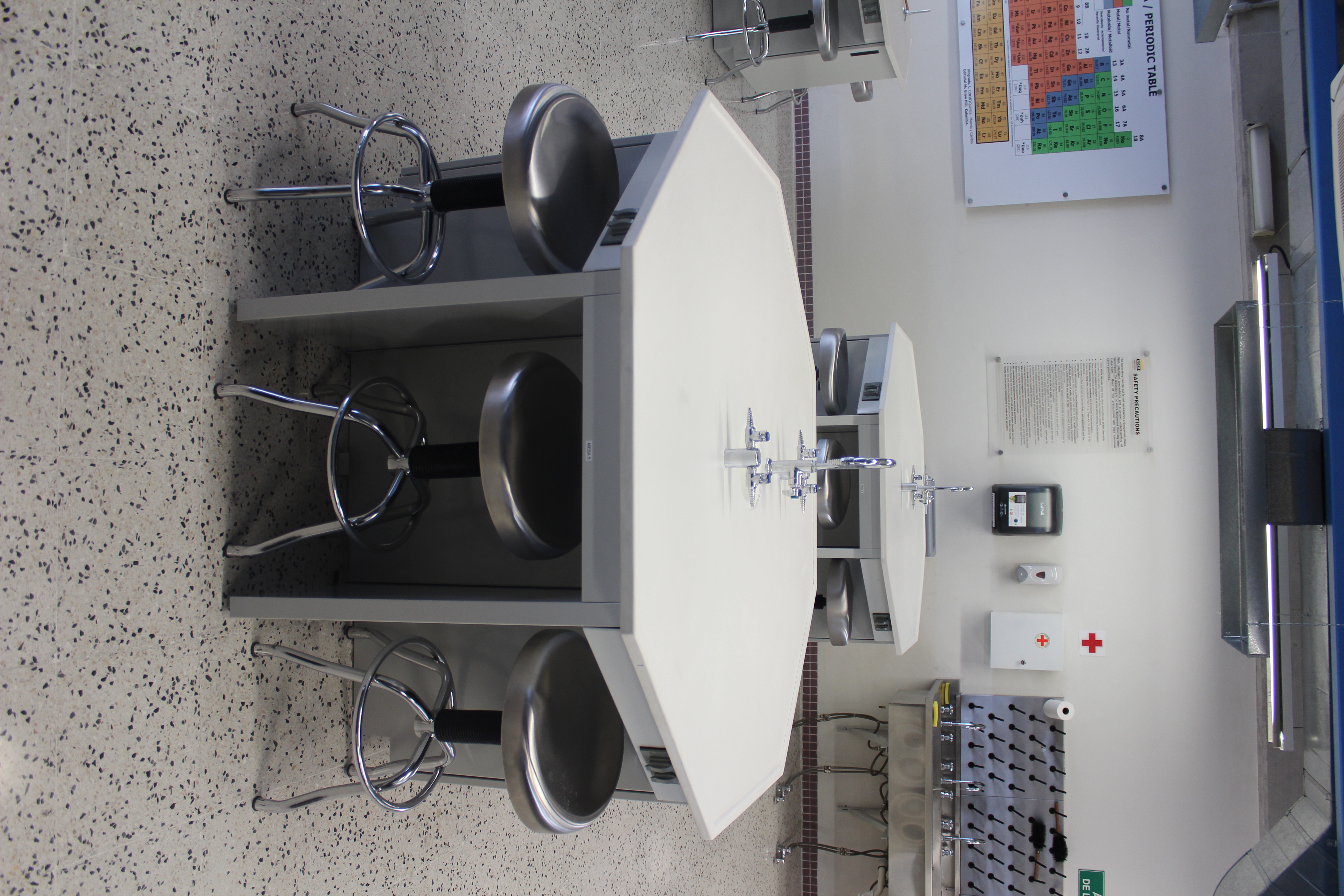 Mesa hexagonal para laboratorio